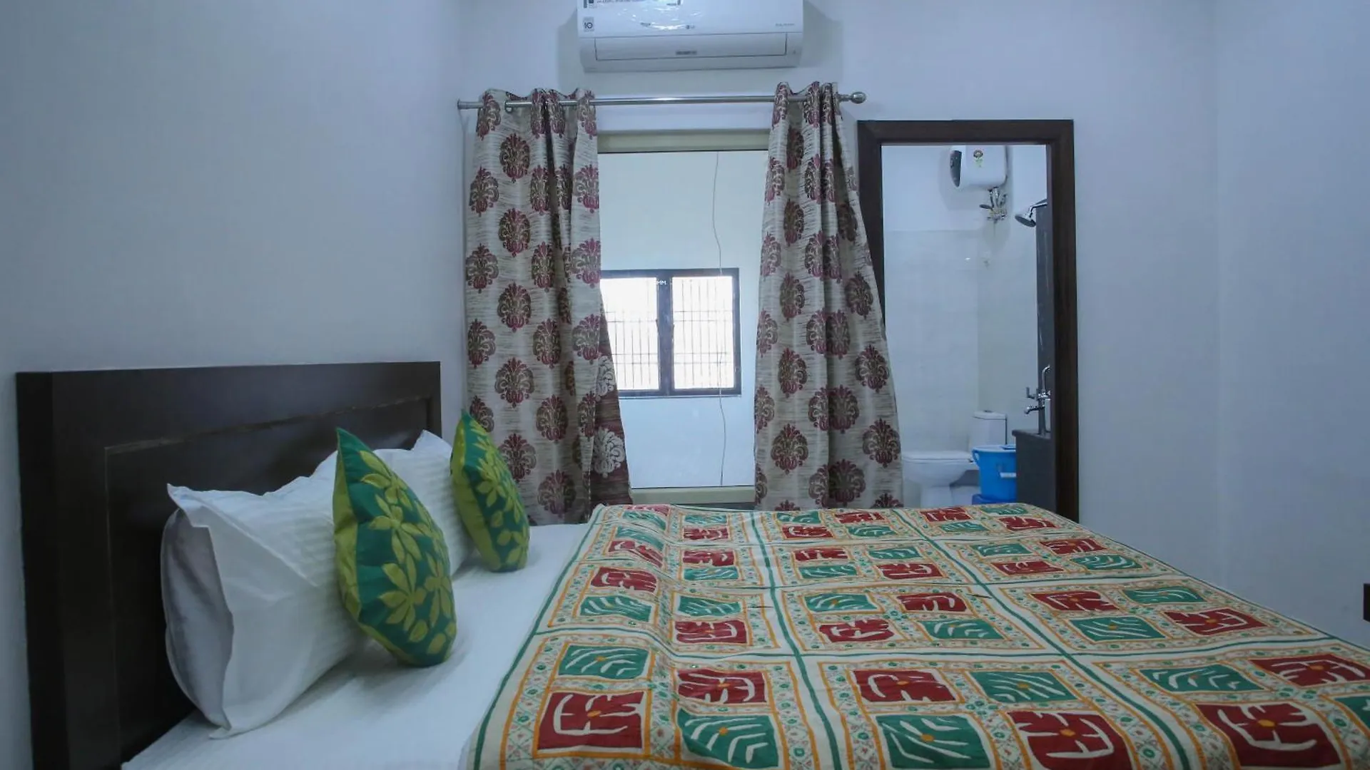 Homestay Aradhanas Home Stay Near Taj Mahal Agra